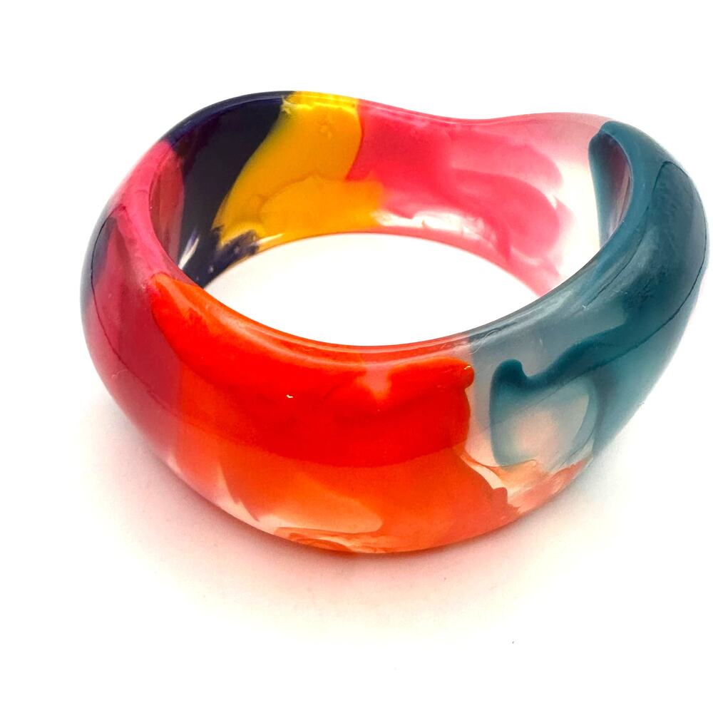 Rainbow Swirl Lucite Bangle Bracelet Heavy Chunky Jewelry Shiny 60s 70s Retro - Picture 2 of 14